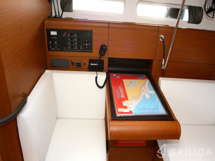 Sun Odyssey 419 - Yacht Charter Sailica