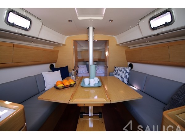 First 35 - Yacht Charter Sailica