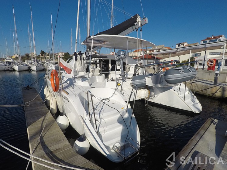 Lagoon 380 - Yacht Charter Sailica