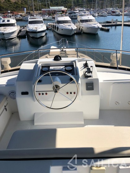 Yaretti 2110 - Yacht Charter Sailica