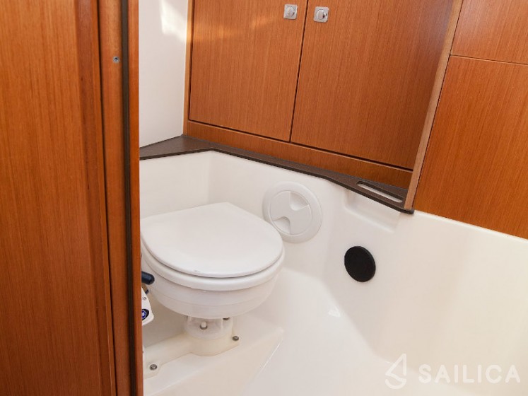 Bavaria Cruiser 37 - Yacht Charter Sailica