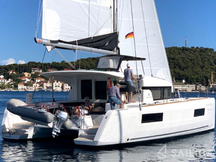 Lagoon 40 - Yacht Charter Sailica