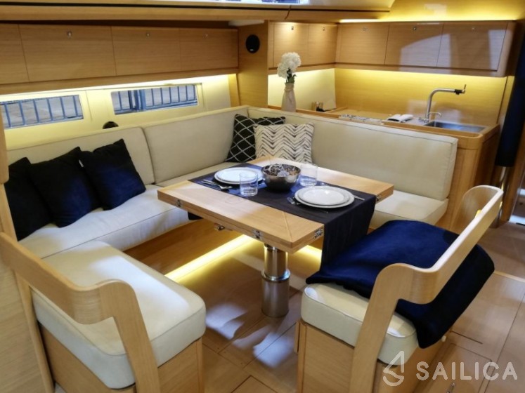 Dufour 520 GL - Yacht Charter Sailica