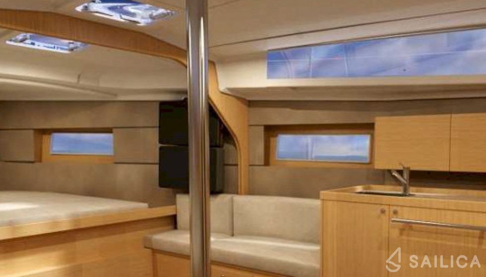 Oceanis 38 - Yacht Charter Sailica