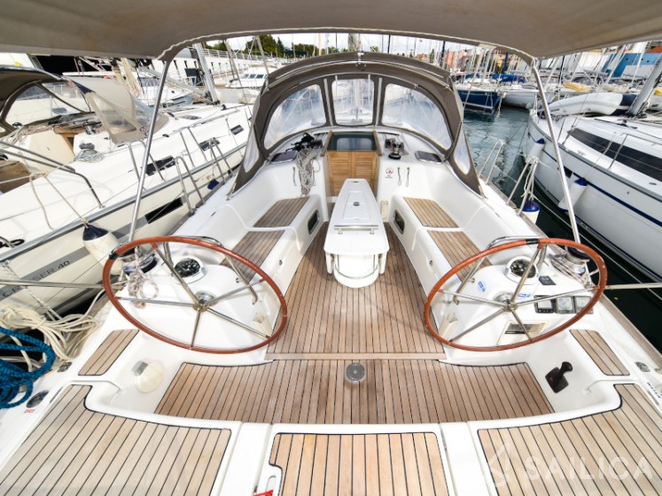 Oceanis 40 - Yacht Charter Sailica