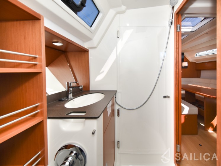 Bavaria 41 Cruiser - Yacht Charter Sailica