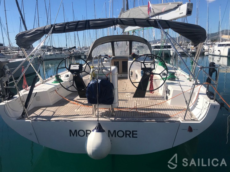 More 55 - Yacht Charter Sailica