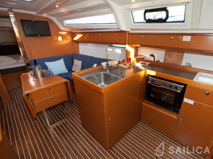 Bavaria Cruiser 37 - Yacht Charter Sailica