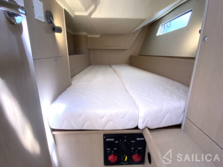 Oceanis 41.1 - Yacht Charter Sailica