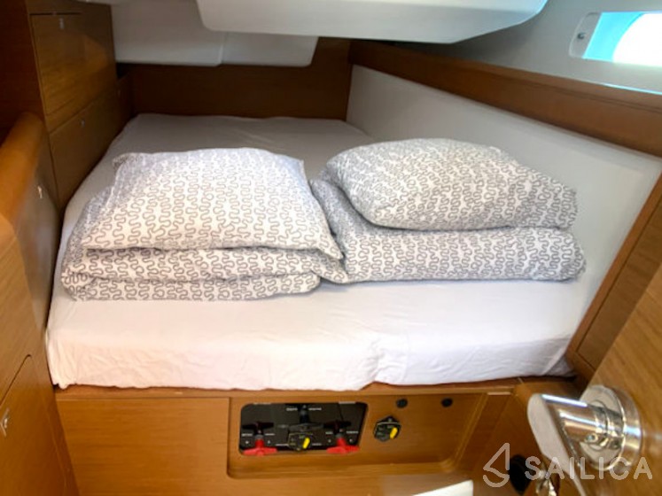 Sun Odyssey 479 - Yacht Charter Sailica