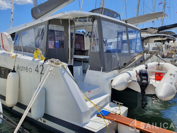 Astréa 42 - Yacht Charter Sailica