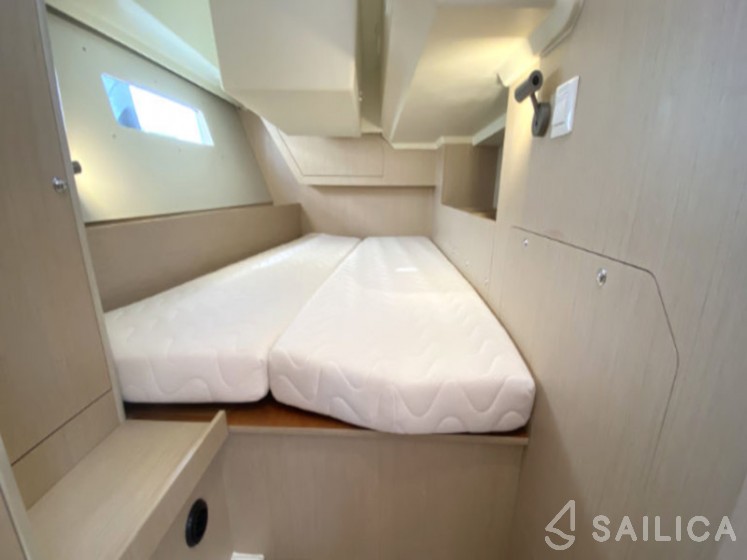 Oceanis 41.1 - Yacht Charter Sailica