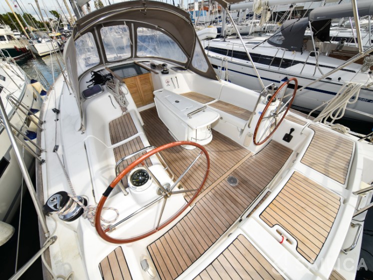 Oceanis 40 - Yacht Charter Sailica