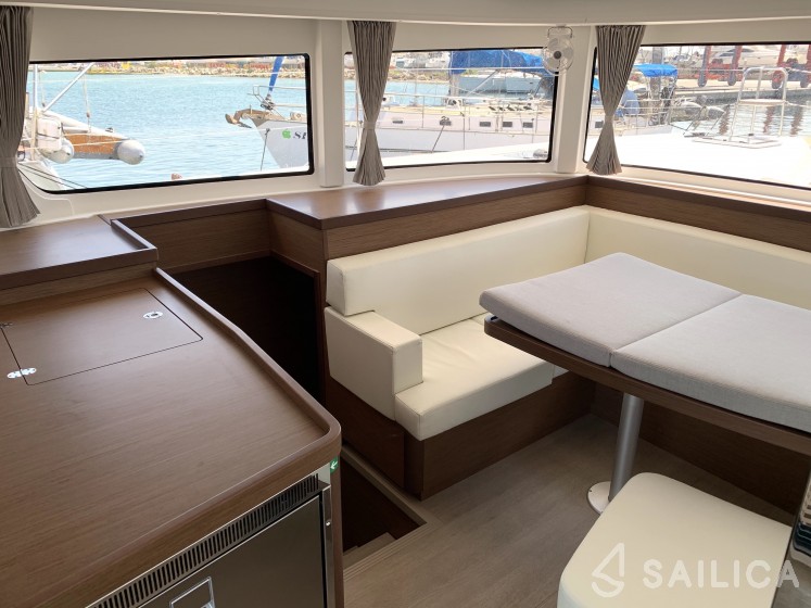 Lagoon 42 - Yacht Charter Sailica