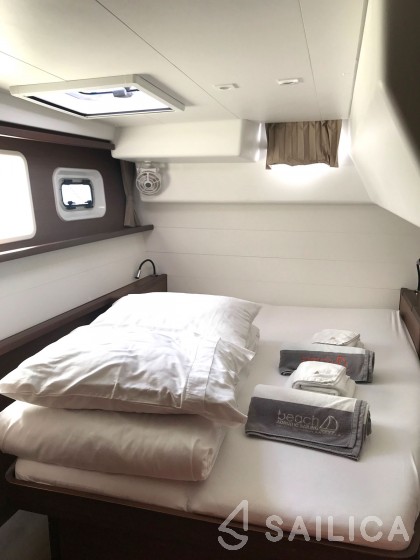 Lagoon 450  Flybridge - Yacht Charter Sailica
