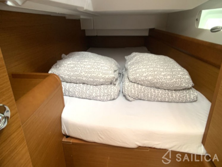 Sun Odyssey 419 - Yacht Charter Sailica