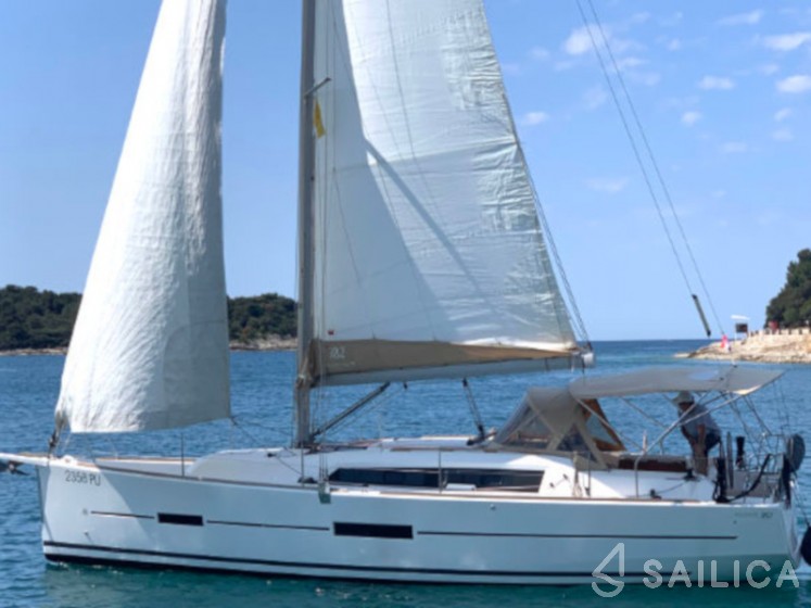 Dufour 382 GL - Yacht Charter Sailica