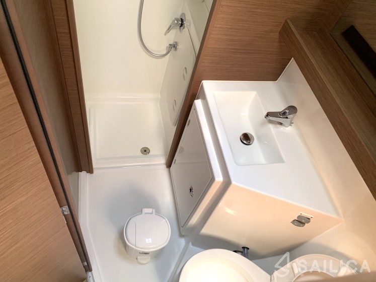 Lagoon 42 - Yacht Charter Sailica