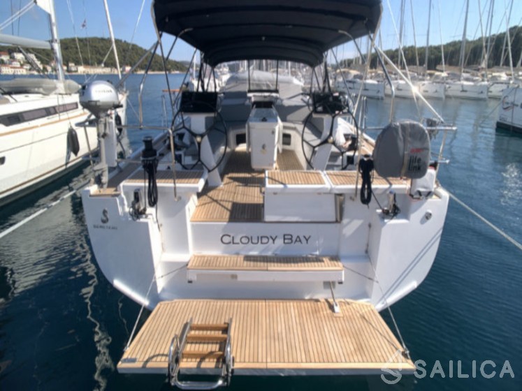 Oceanis 51.1 - Yacht Charter Sailica