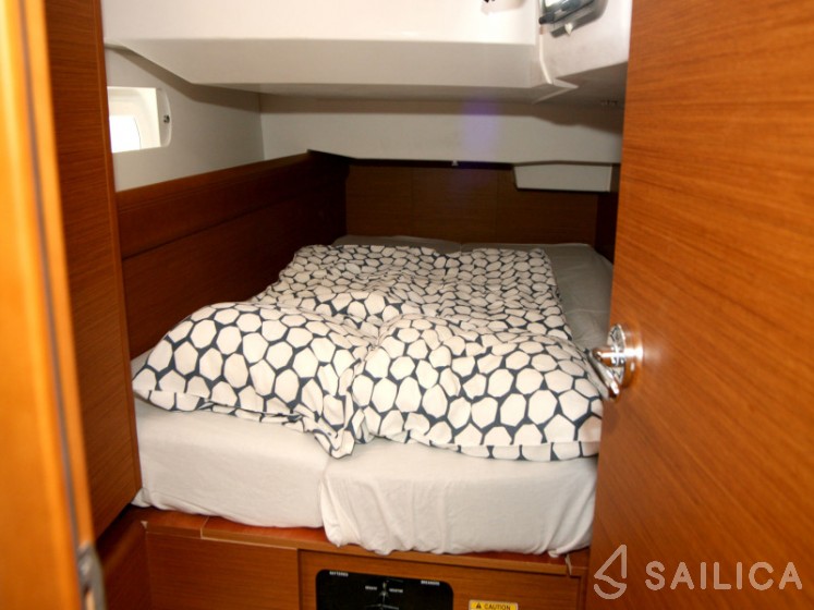 Sun Odyssey 419 - Yacht Charter Sailica