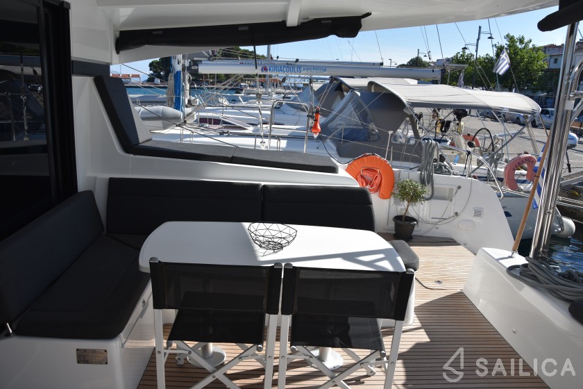 Lagoon 42 - Yacht Charter Sailica