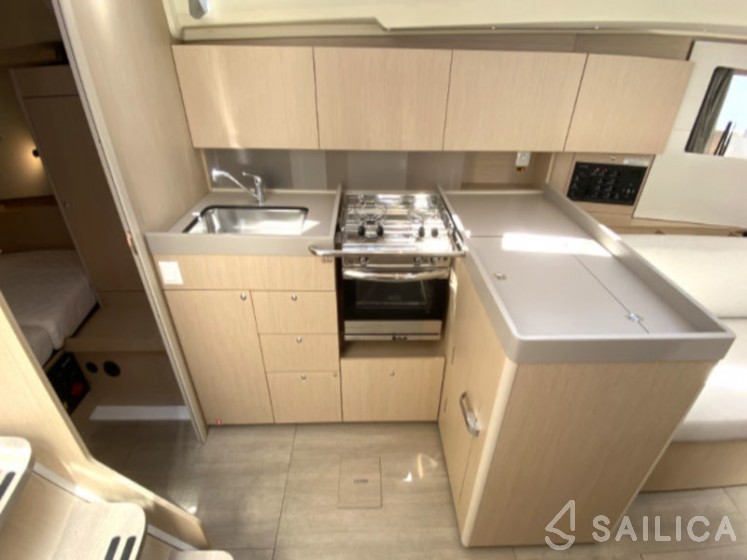 Oceanis 41.1 - Yacht Charter Sailica