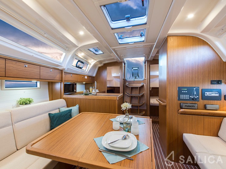 Bavaria Cruiser 37 - Yacht Charter Sailica