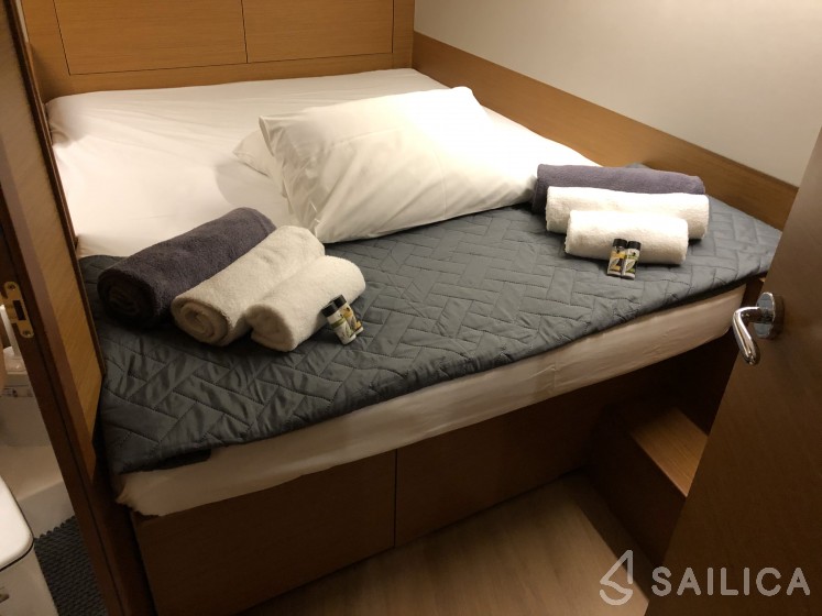 Sun Odyssey 410 - Yacht Charter Sailica