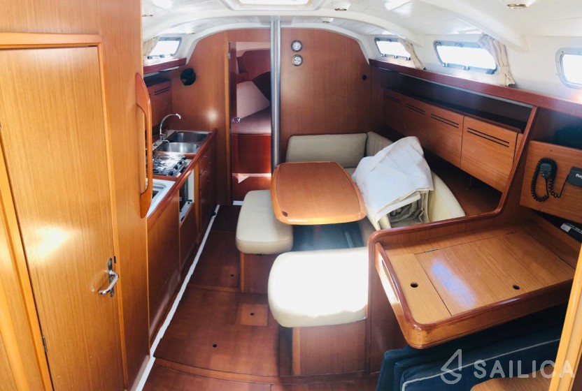 Cyclades 39.3 - Yacht Charter Sailica