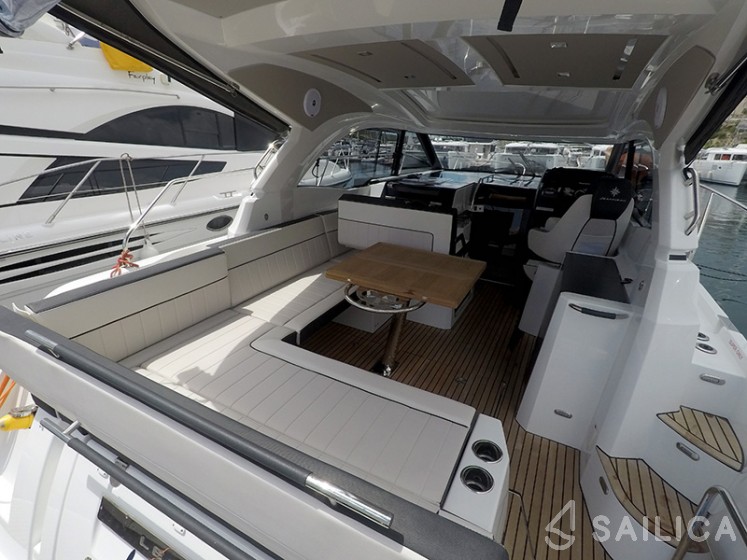 Leader 33 - Yacht Charter Sailica