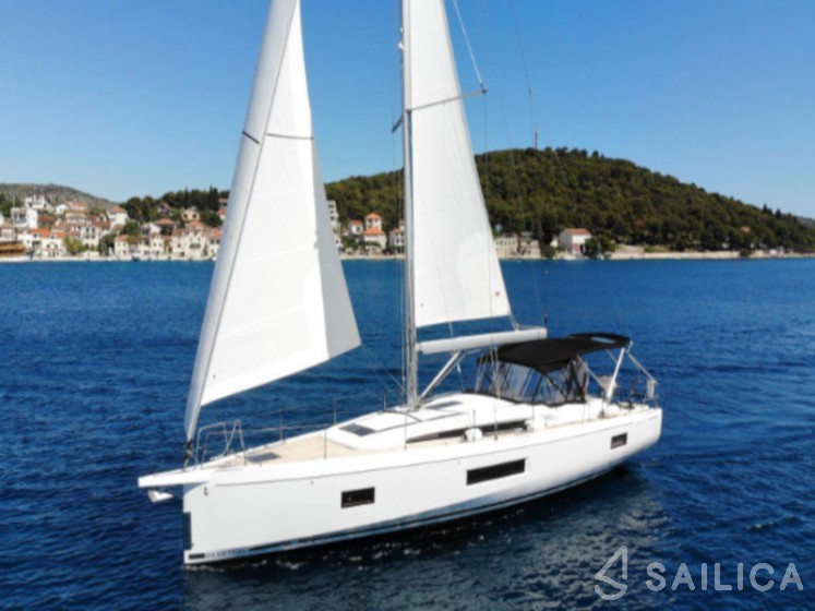Oceanis 51.1 - Yacht Charter Sailica