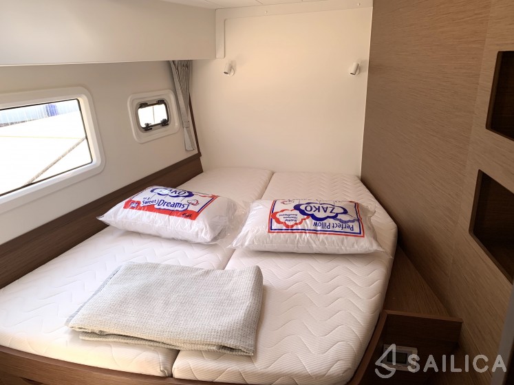Lagoon 42 - Yacht Charter Sailica