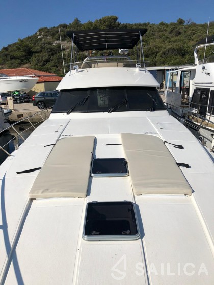Yaretti 2110 - Yacht Charter Sailica