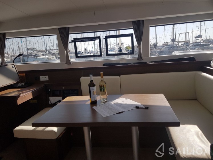 Lagoon 40 - Yacht Charter Sailica