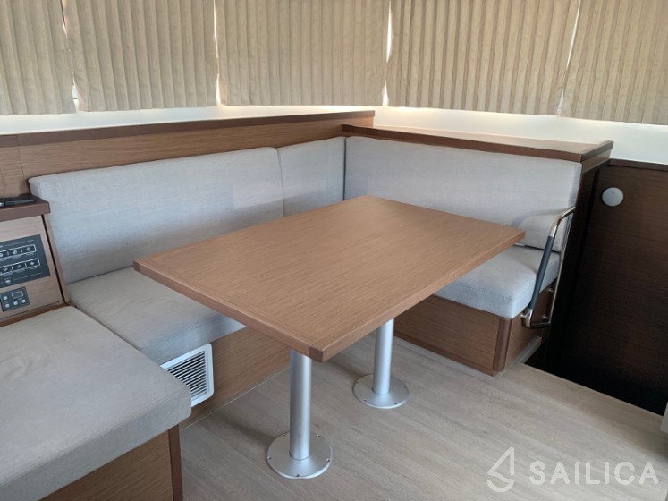 Lagoon 40 - Yacht Charter Sailica