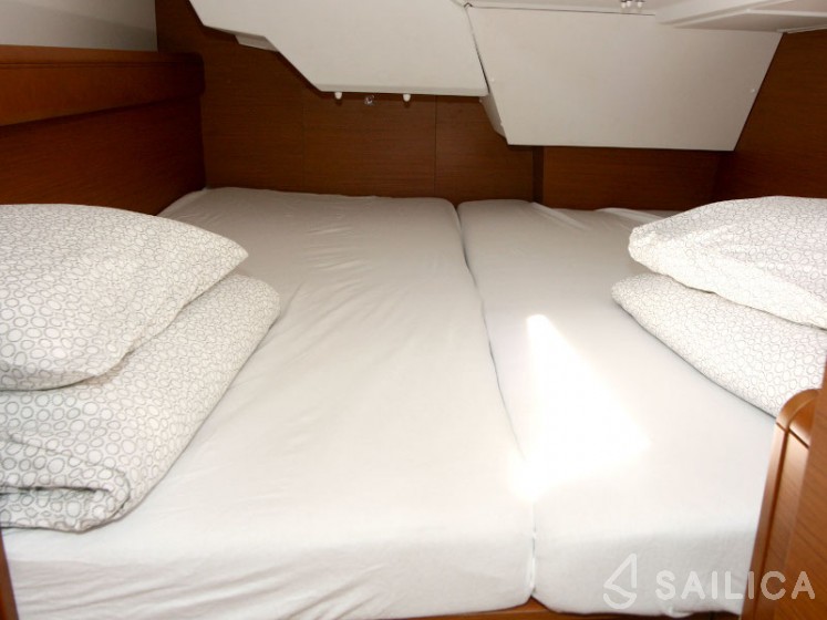 Sun Odyssey 389 - Yacht Charter Sailica