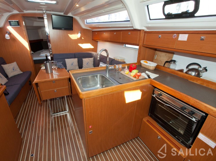 Bavaria 37 Cruiser - Yacht Charter Sailica