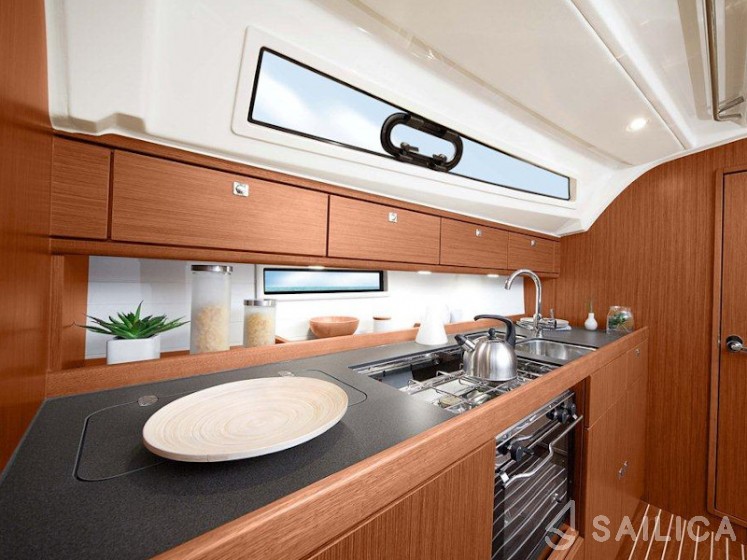 Bavaria 41 Cruiser - Yacht Charter Sailica