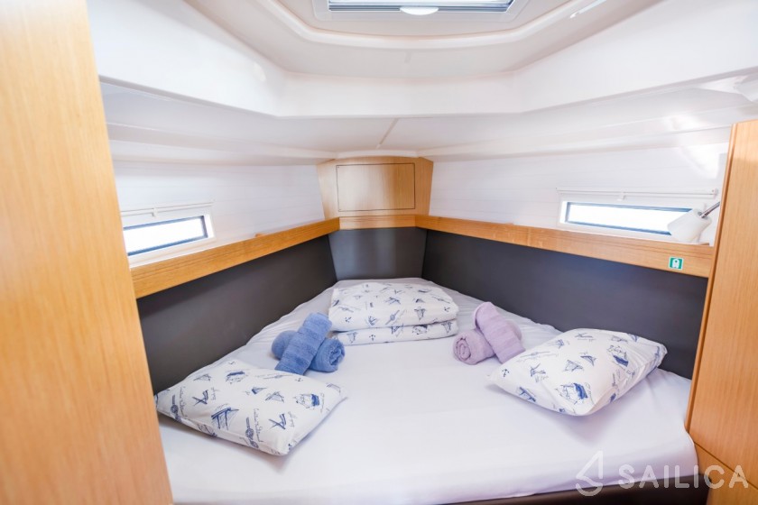 Bavaria 37 Cruiser - Yacht Charter Sailica