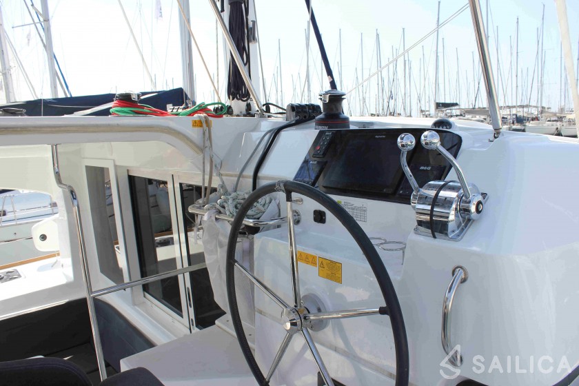 Lagoon 40 - Yacht Charter Sailica