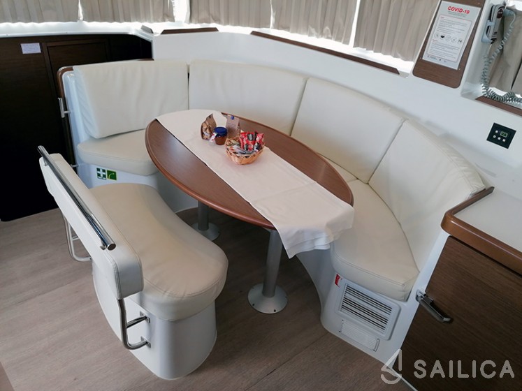 Lagoon 380 - Yacht Charter Sailica