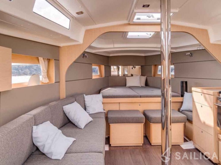 Oceanis 38 - Yacht Charter Sailica