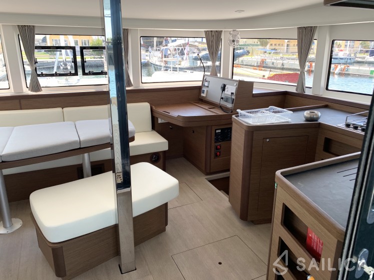 Lagoon 42 - Yacht Charter Sailica