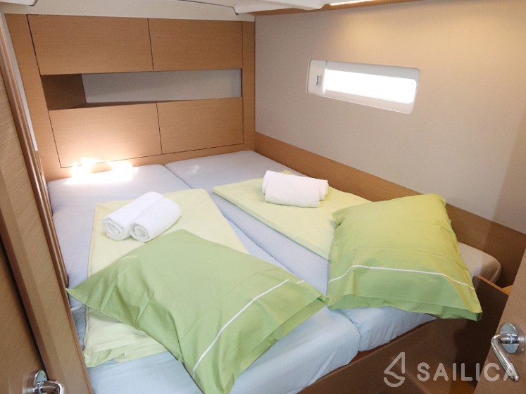 Sun Odyssey 410 - Yacht Charter Sailica