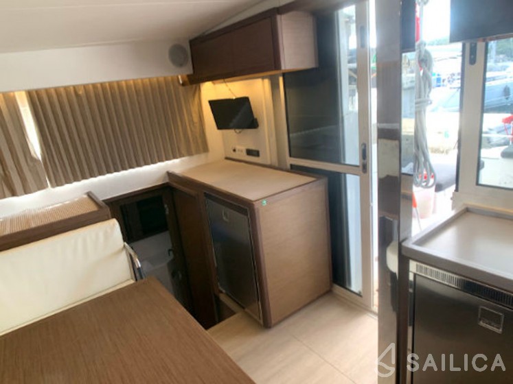 Lagoon 40 - Yacht Charter Sailica