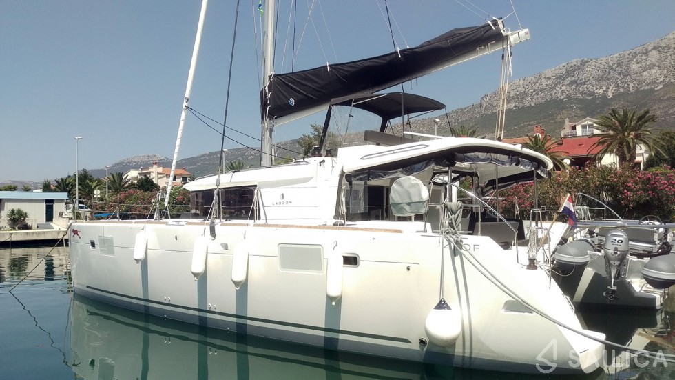 Lagoon 450  Flybridge - Yacht Charter Sailica