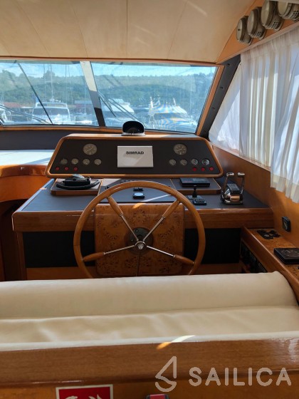 Yaretti 2110 - Yacht Charter Sailica