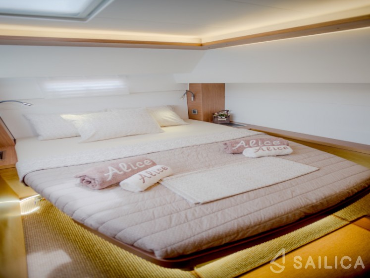 Lagoon 46  - Yacht Charter Sailica