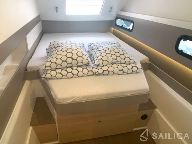 Bali 4.1 - Yacht Charter Sailica