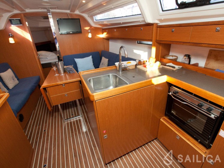 Bavaria Cruiser 37 - Yacht Charter Sailica